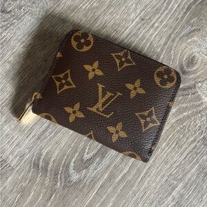 Louis Vuitton zippy coin purse